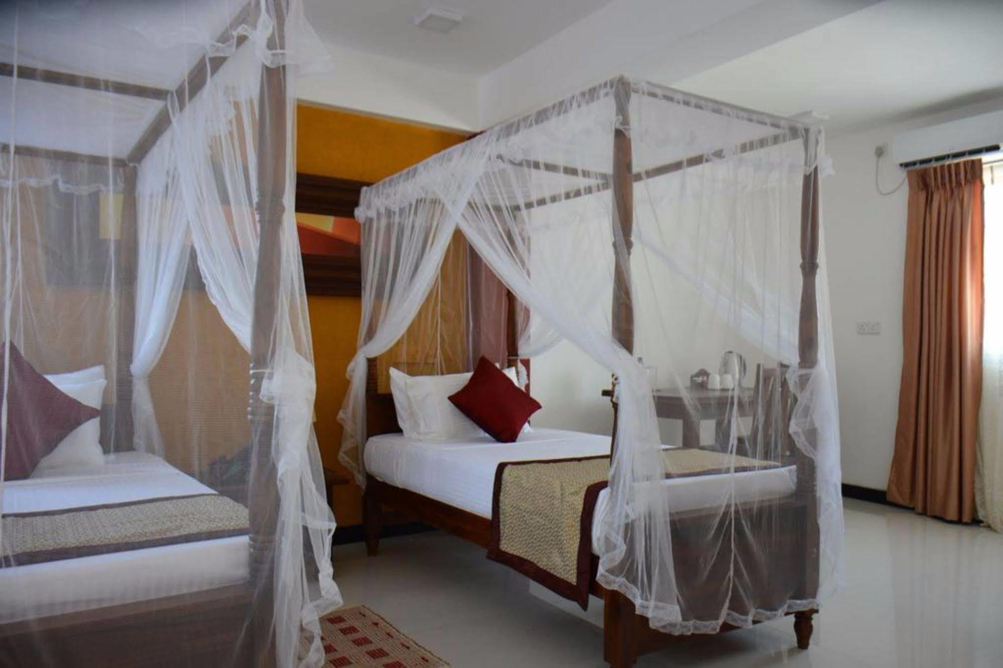 Meili Lanka City Hotel Kandy Ngoại thất bức ảnh