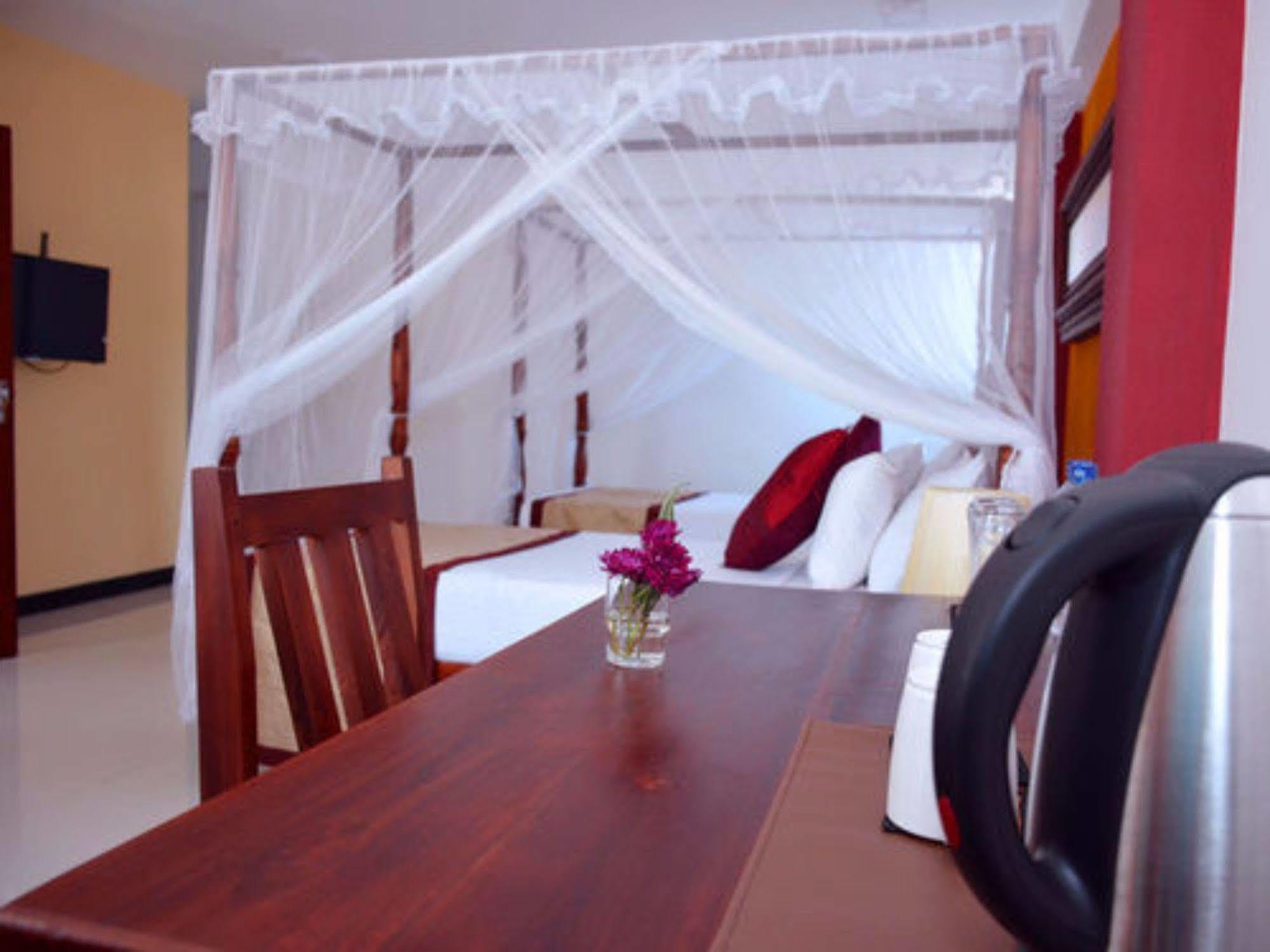 Meili Lanka City Hotel Kandy Ngoại thất bức ảnh