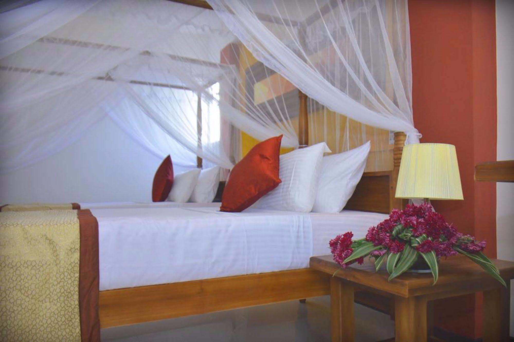 Meili Lanka City Hotel Kandy Ngoại thất bức ảnh
